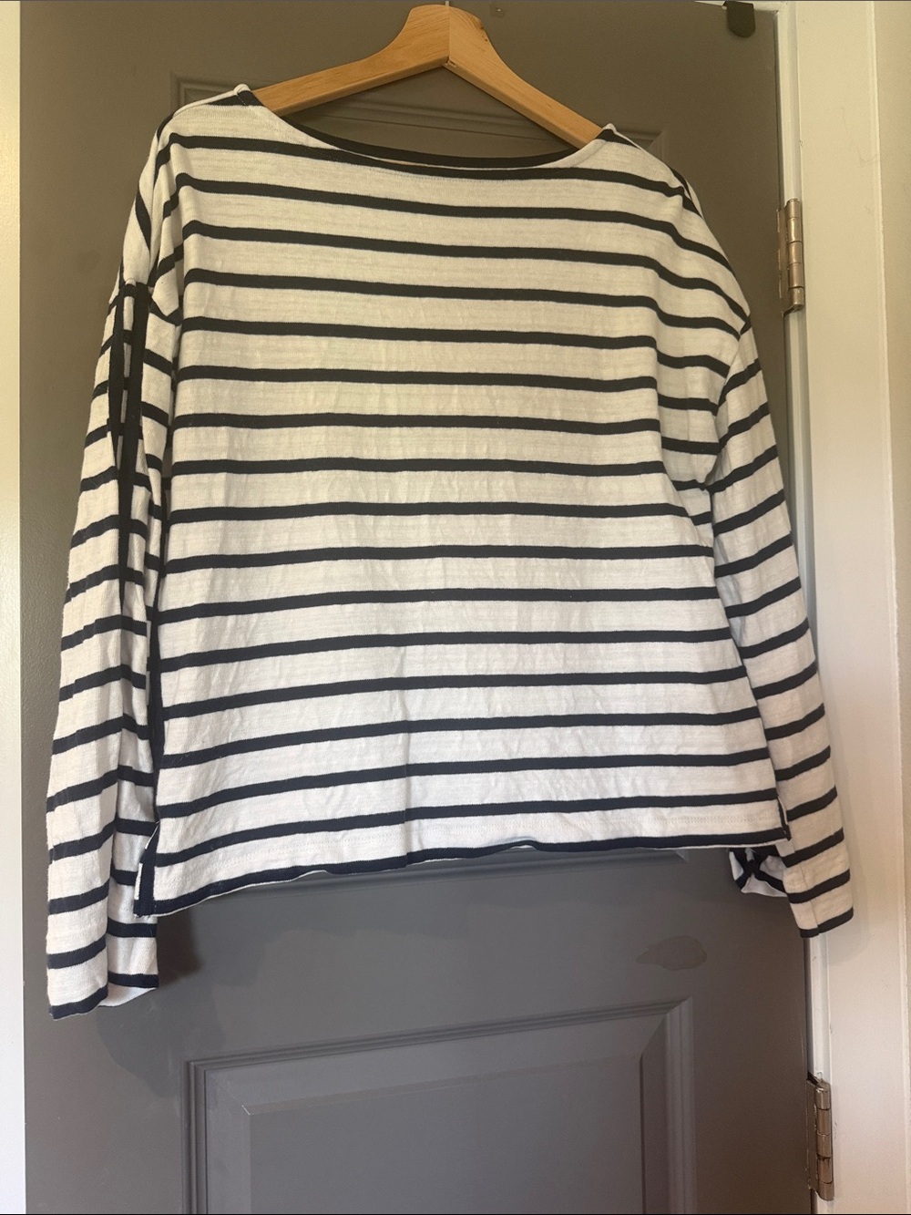 Striped Long-Sleeve Crewneck Top - Navy & White - Women’s